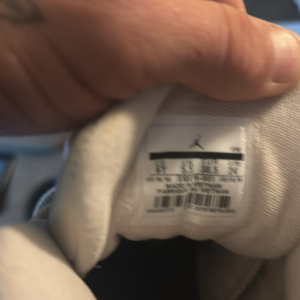 Jordan 12 - Picture 5 of 7